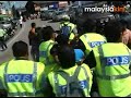 Tense moment: Pakatan supporter nabbed