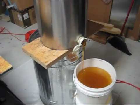 how to harvest raw honey