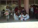 kjo �sht� nj� dram� kushtuar viktimave t� kosov�s t� marrur peng nga serb�t gjat� luft�s s� viteve 1998-99 t� cil�t viktima  ende kan� shpres� t� kthehen n� kosov�en e lir� ku t� gjith� po i presin qe 8 vite rresht pa i ndalur lot�t n� sy.

n� role : lind berisha , hyrije reqi , shkurte gashi ,q�ndresa loku ,af�rdita daci , albana ballazhi .

by : lind berisha & prof...fahri bushi