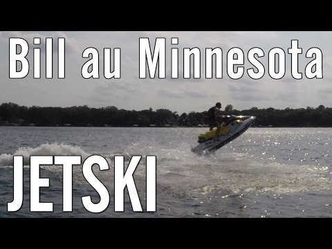 un - La rumeur se confirme, tout se fait sur un jetski au Minnesota ! Vous avez vu le lac en hiver, couvert de glace et de neige (http://youtu.be/X_do4SM1JI4), le voici dans un état tout à fait...