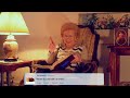 Oma ließt Twitter Tweets vor