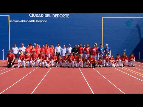 L’Escola de Pilota y la Selecció Valenciana estrenan el renovado Frontón de La Nucía