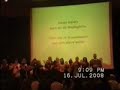 Hier ist nun der letzte Teil meiner Abschlussfeier. Unsere Lehrer haben uns Abschlusschüler mit einem Abschlusslied überrascht. Sie singen zu dem Lied 