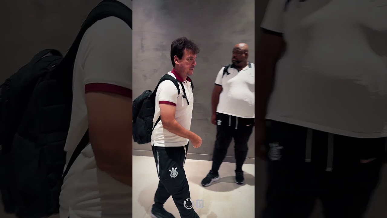 A chegada da delegação no hotel teve o carinho da Fiel! 🫶🏽 #VaiCorinthians