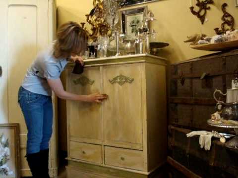 Distressed - This video is a complete demostration on how to paint and distress furniture. In it Deana, from Alchemy fine living, a gifts and home furnishings store locat...