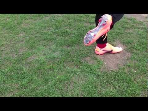 Nike_Mercurial_Video - bootsblog: http://bootsblog4u.de/ Twitter: https://twitter.com/#!/marcofootball9 Facebook: http://www.facebook.com/bootsblog 11teamsports: http://www.11teams...