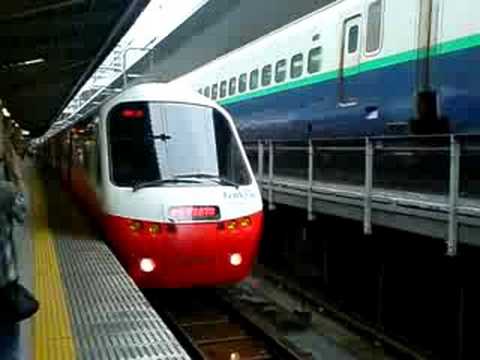 臨時特急「リゾート踊り子」発車