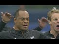 La Haka è la danza tipica del popolo Maori, l'etnia originaria della Nuova Zelanda, spesso considerata semplicemente, ma erroneamente, una danza di guerra, e resa celebre, nello stile della Ka Mate, dagli All Blacks, la nazionale di rugby neozelandese. La Ka Mate è uno degli stili, forse il più celebre, della Haka, la danza tipica della popolazione Maori, nativa della Nuova Zelanda, composta attorno al 1820 dal capo della tribù degli Ngati Toa, chiamato Te Rauparaha. Te Rauparaha compose il ...