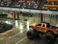 videos de Monster truck crushing cars