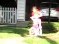 videos de Emma's first riding her bike JULY 4th, 2009