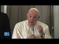 Visite du Pape en Afrique : Le Pape salut les médias à bord du vol Rome – Kinshasa
