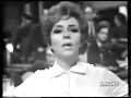 jula de palma e lelio luttazzi - mi piace. rai. jula canta magistralmente questo brano e lelio luttazzi lascia il piano per baciarla sulla guancia.