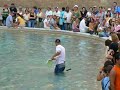 Ladri di monete alla fontana di Trevi Ladri di monete alla fontana di Trevi