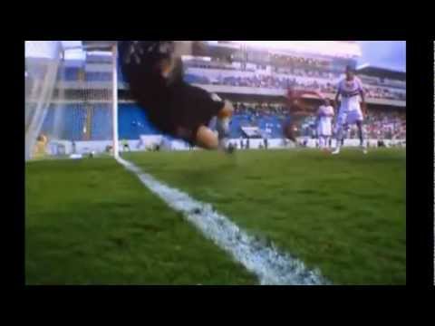 CENI - Essa homenagem foi realizada APENAS com lances das temporadas de 2009 à 2011. Vídeos sobre Rogério Ceni não faltam, mas a maioria com jogadas mais antigas, e...