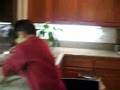 videos de Paulito Arcos fregant la cuina