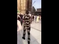 السعودية للانباء ™ على تويتر #فيديو رجال الأمن يبردون على #ضيوف الرحمن والحجاج برش المياه عليهم لل -Views : 0