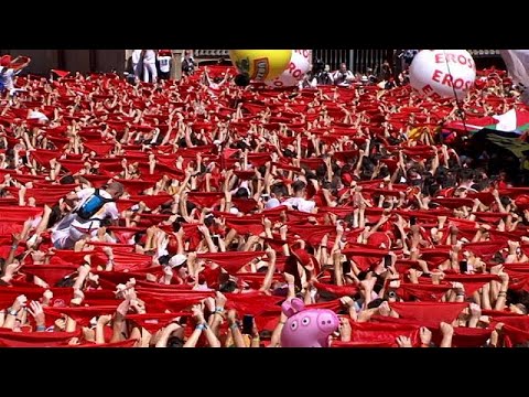 Spanien: Hundertstes Jubilum - Stierhatz in Pamplona erffnet