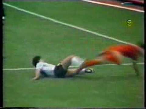 Golpecito de Jung Moo Huh a Maradona en el Mundial de 1986