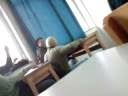 Pad sa stolice (smeh do suza)