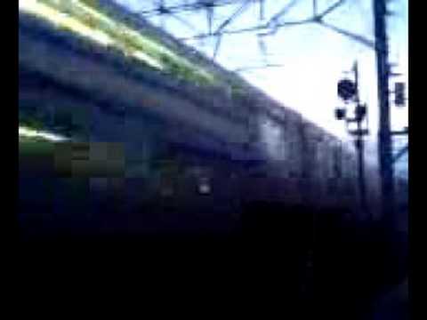 横須賀線を近くで。