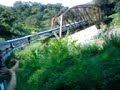 Tren atravesando el puente sobre el r�o Pacuare