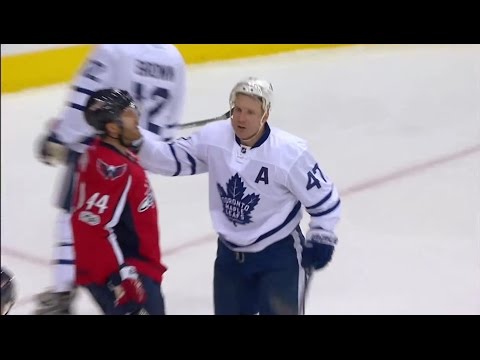 Auston Matthews great assist on Leo Komarov Goal 1/3/2017 (Maple Leafs vs Capitals)