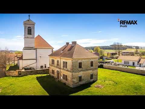 Video Prodej fary s klasicistní stavbou, hospodářská budova, pozemky a rybníkem. Předslavice u Volyně.