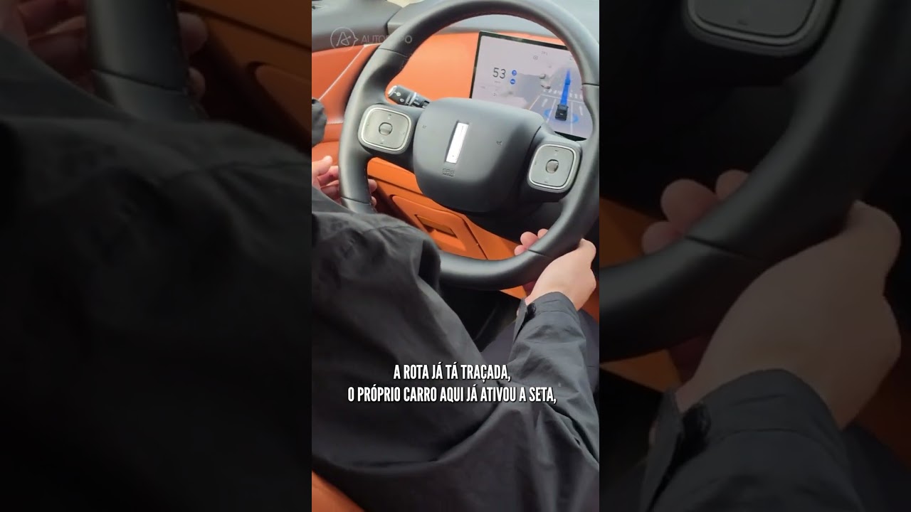 O carro ligou a seta, fez a curva e seguiu sozinho no trânsito. #Shorts