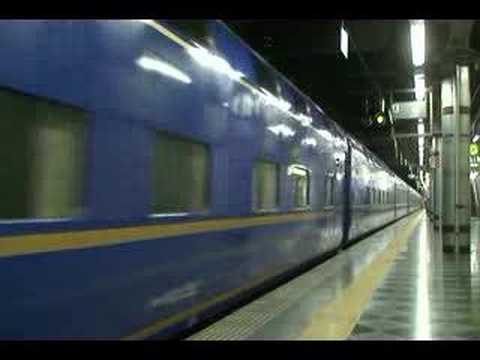 上野駅　寝台特急あけぼの　尾久送り込み回送　出発　