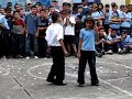 ni�os representan a su sal�n en un acto cultural