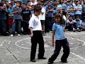ni�os representan a su sal�n en un acto cultural