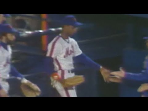 Video: Darryl Strawberry throws out Alan Wiggins at the plate