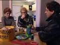 In de gloria - Extra's & bloopers: treintjes, leraren& buren