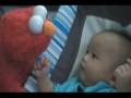 videos de Elmo babysits Elijah