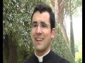 Seminaristas y sacerdotes de todo el mundo responden espontáneamente a diversas preguntas sobre la vocación y el llamado de Dios. Cada quién transmite sus experiencias y cuestioniamientos ante el llamado del Señor ETIQUETAS: vocación llamado seminario sacerdote iglesia pastor padre evangelio testimonio entrega generosidad dudas legionarios de Cristo why not priest whynotpriest católicos Padre Dios profesión católico Testimonio Unción ideal seguimiento religioso votos familia consagrado fidelidad Discernimiento Fe Amor camino noviciado vida alegría Uncion