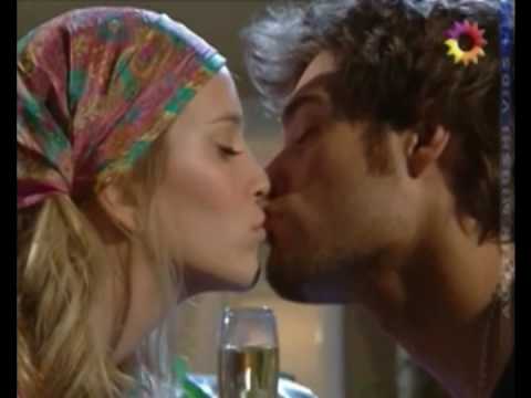 Nina y Fran besos