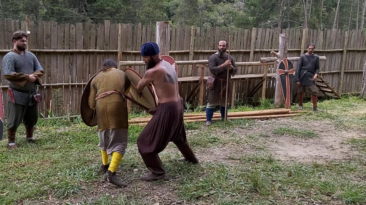 Instrução básica de combate na Vila Viking Brasil