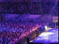 Kylie Minogue falls in Madrid (3 junio 2008)