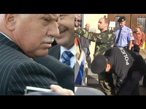 هجوم بمسدس ماء يستهدف رئيس التشيك - فيديو