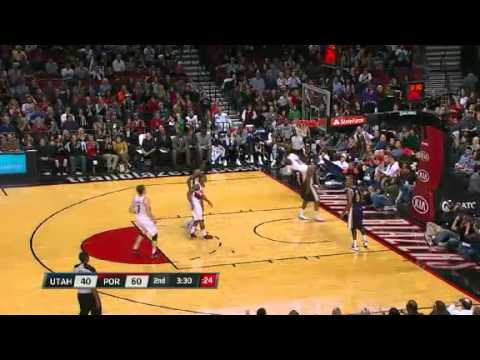 JJ Hickson steals and dunks on the Jazz