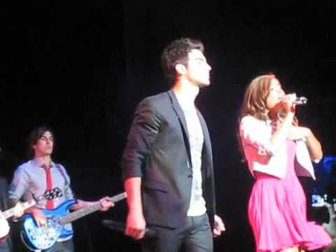 Jonas Brothers & Demi Lovato Performance @ Camp Rock 2 Premiere