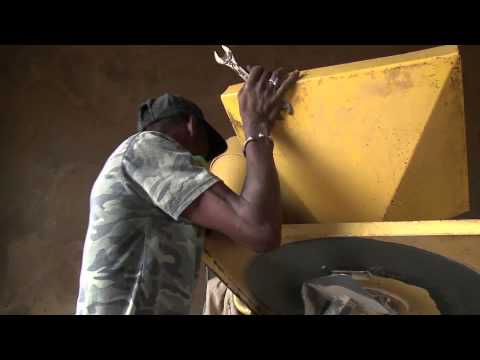 THE FONIO HUSKING MACHINE IN SENEGAL