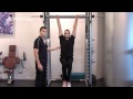 Abdominales colgado rodillas al pecho