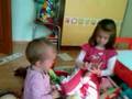 videos de Viki es Vali jatszik