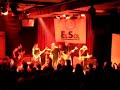 eva amaral, canta 