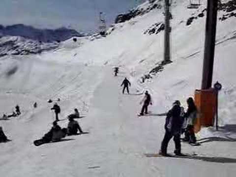 0 Turistas siguen disfrutando de la nieve en Suiza