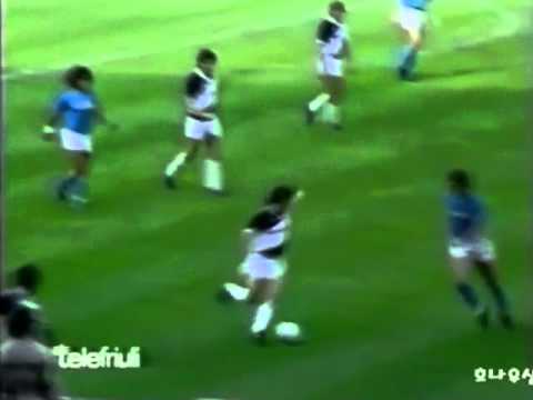 Sebfootball - One match. Two legends. One winner. Who? You decide. Vote here: http://www.4dfoot.com/2012/10/13/the-duel-zico-vs-maradona In this game, Zico is 32, approach...