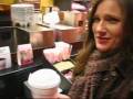 videos de Raspberry & Toasted Almond Dunkin Donuts Coffee