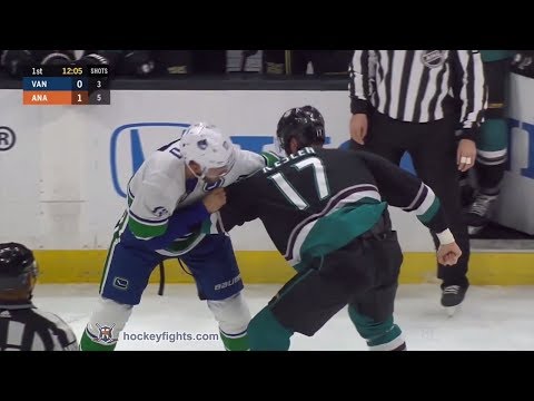 Josh Leivo vs Ryan Kesler Feb 13, 2019