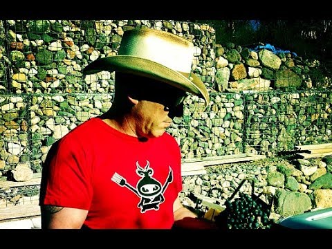 MAYNARD - Maynard James Keenan, doing a rather entertaining and somewhat funny interview :). As with Justin Chancellor's and Danny Carey's